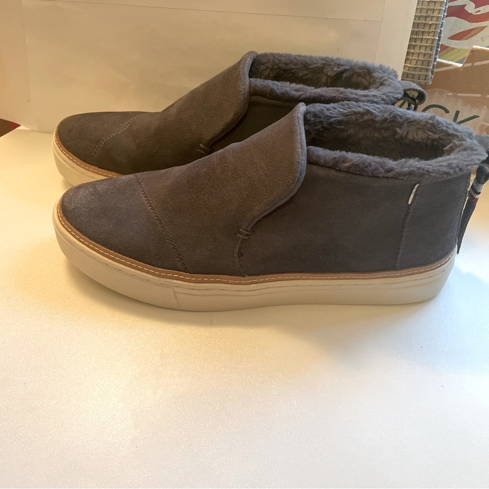 Toms Woman’s Paxton Leather Faux Fur Slip On Sneaker Slate Grey Size 9